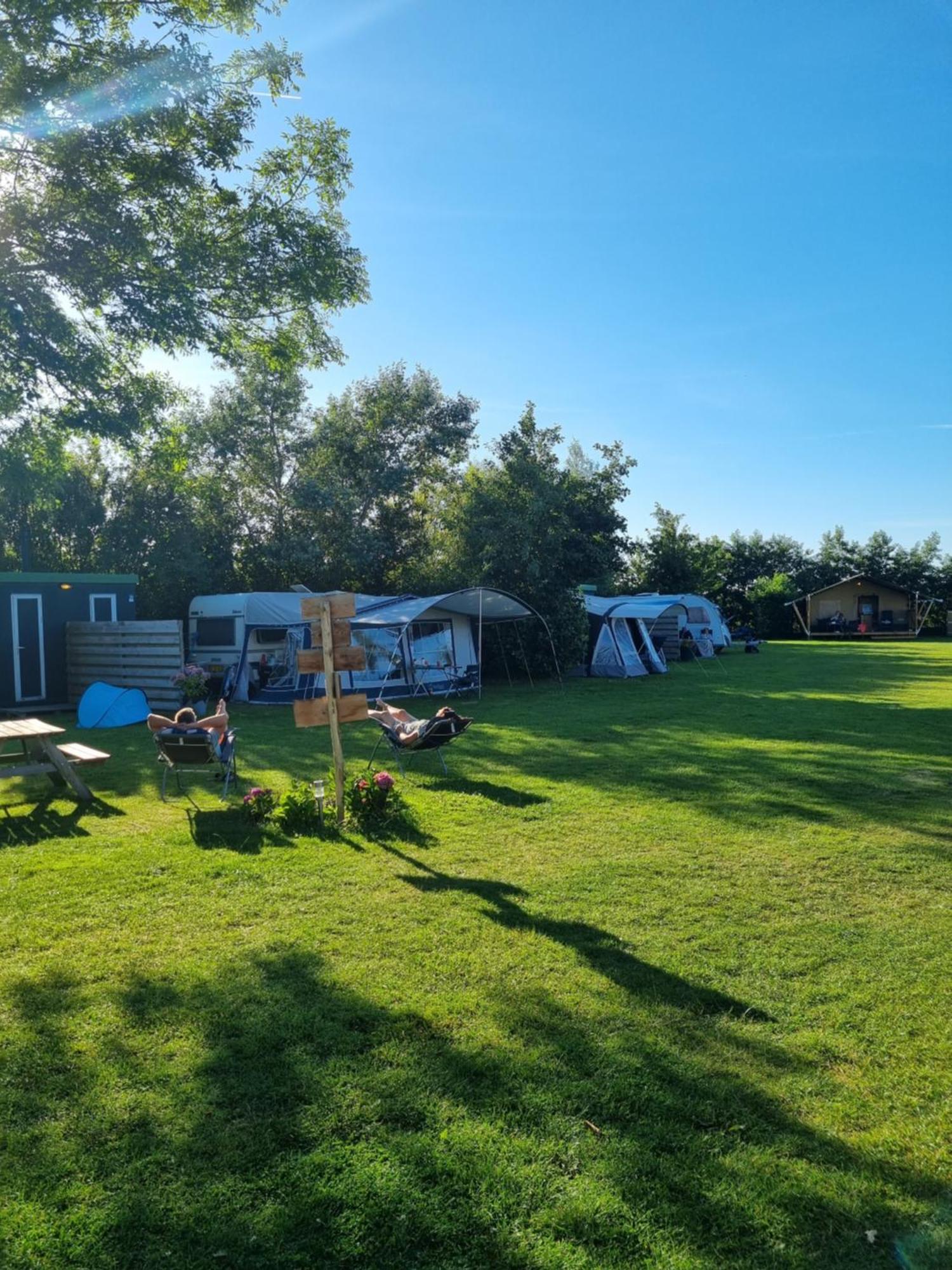 Camping De Tulpenweide Lege Kampeerplaats, Lege Plaats Op Het Gras Zonder Bed Breezand Exterior foto