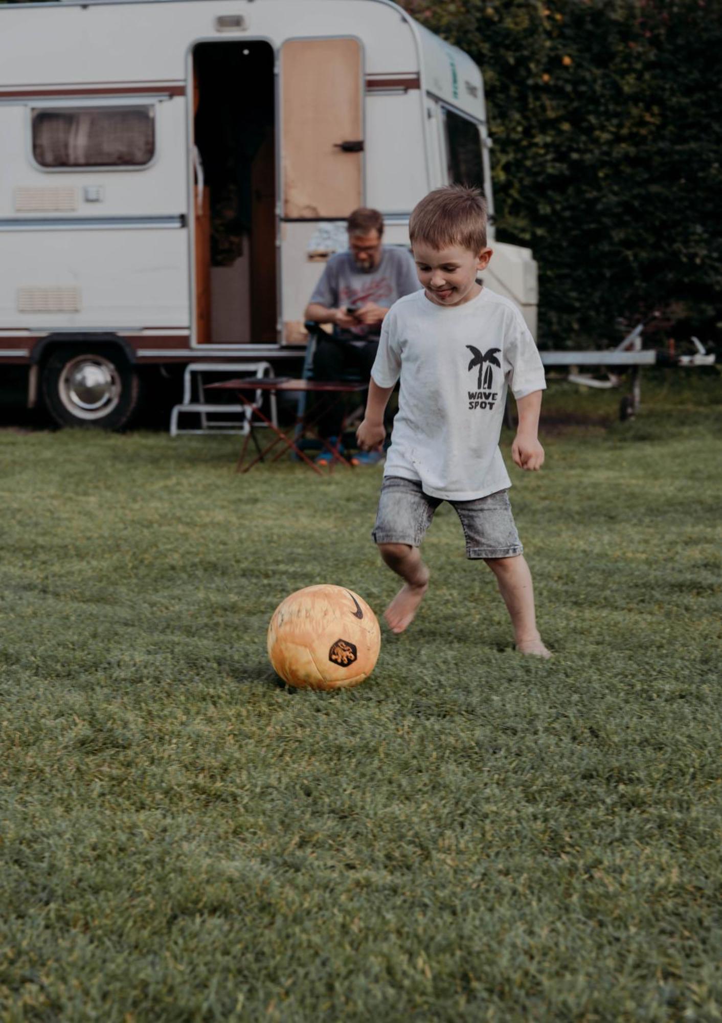 Camping De Tulpenweide Lege Kampeerplaats, Lege Plaats Op Het Gras Zonder Bed Breezand Exterior foto